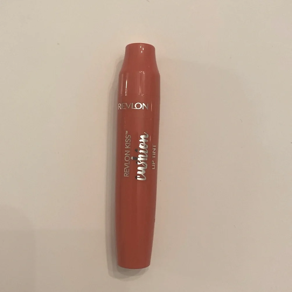 NWT Revlon Kiss Cushion Lip Tint High End Coral 250